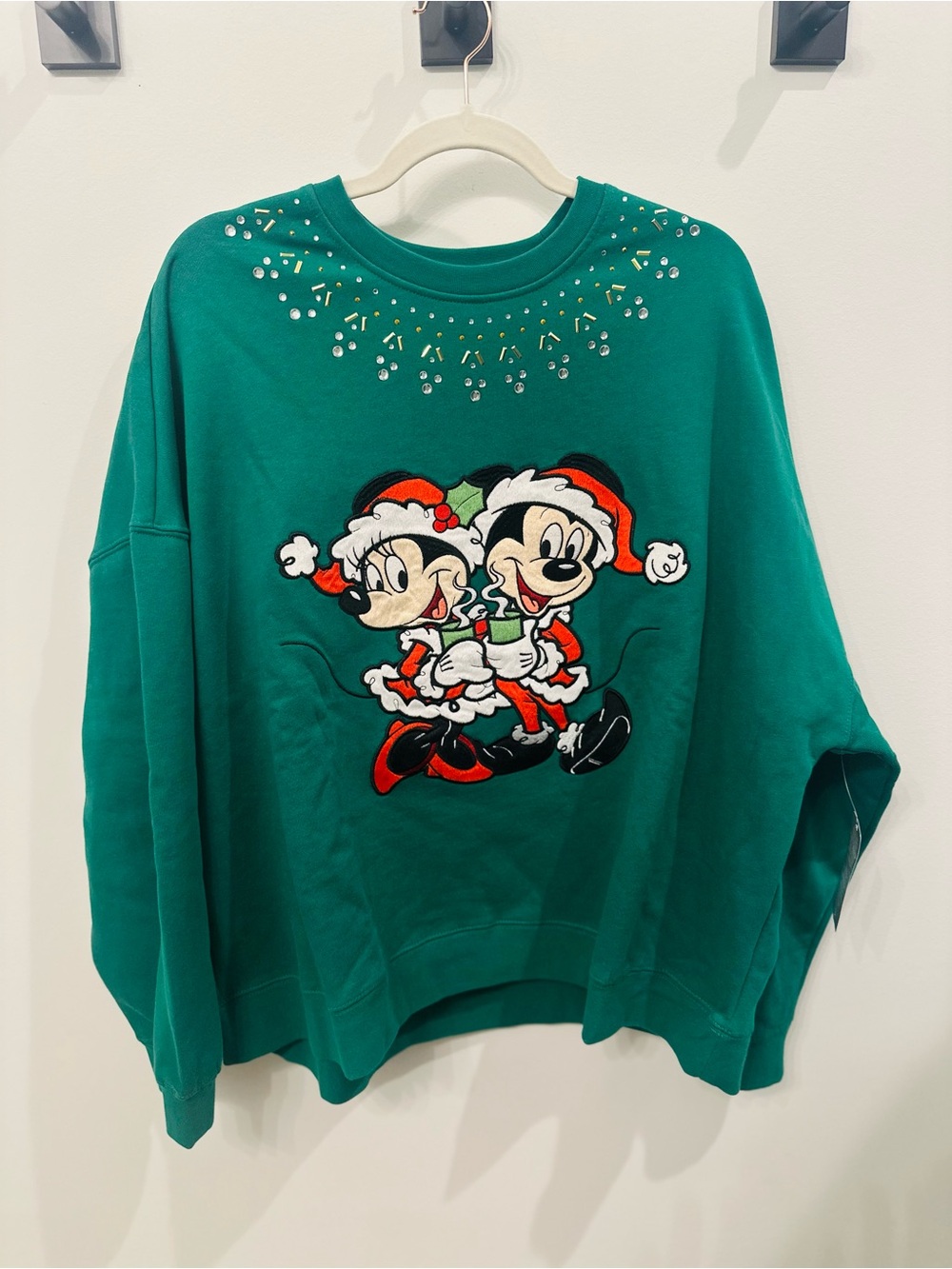 NWT Women’s Green Holiday Mickey & Minnie Sweatshirt with rhinestone neckline